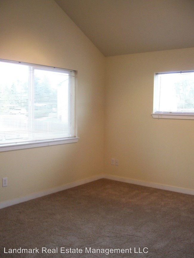 Building Photo - 5739 Fallbrook Ln