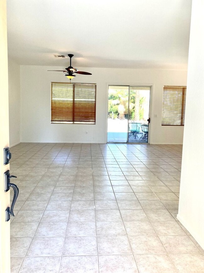 Building Photo - Fenced yard, Pool and hot tub/ Sun City Su...