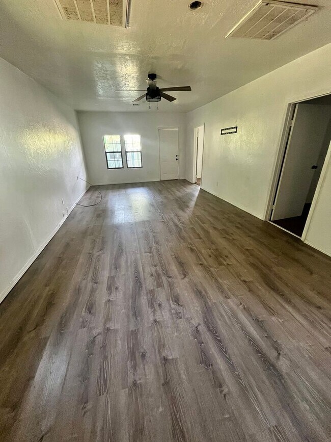 Foto del edificio - 908 SW G Ave