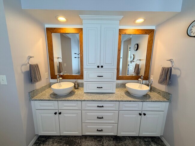 Foto del edificio - 8317 9th Avenue Ter NW