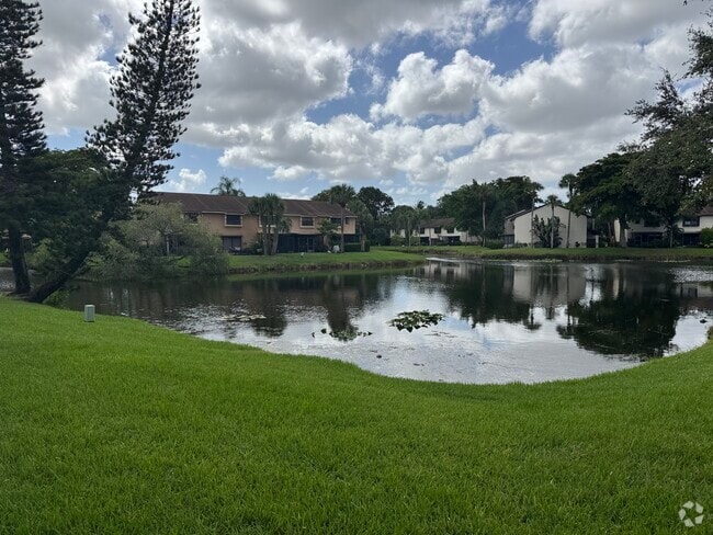 Building Photo - 3733 Carambola Cir N