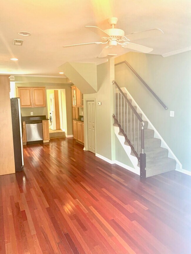 Foto del edificio - Charming 2-Bedroom, 2-Bath Townhome with Historic Character and Private Patio Near Fells Point
