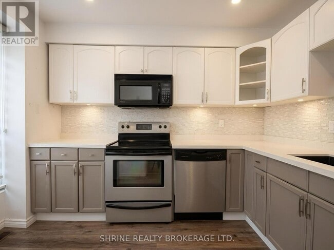 Building Photo - 626 Wharncliffe Rd S
