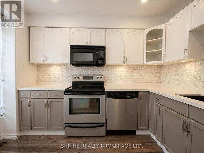 Photo du bâtiment - 626 Wharncliffe Rd S