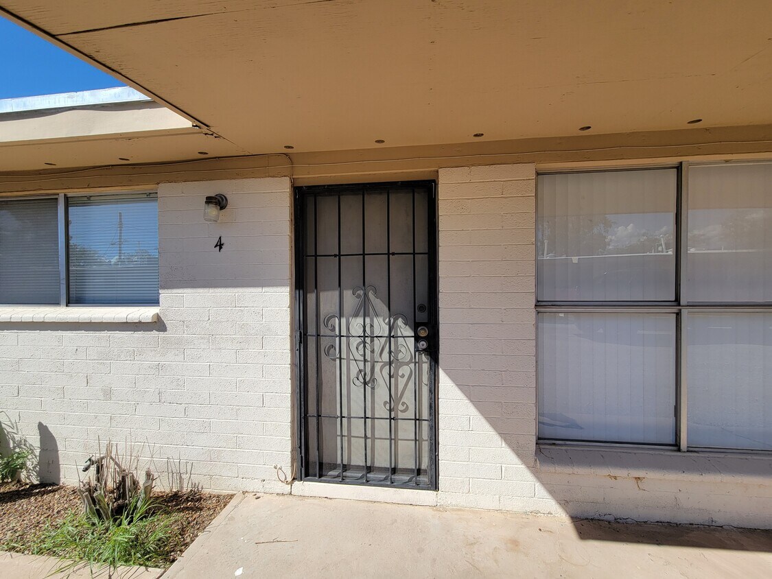 Foto principal - 3423 E Flower St