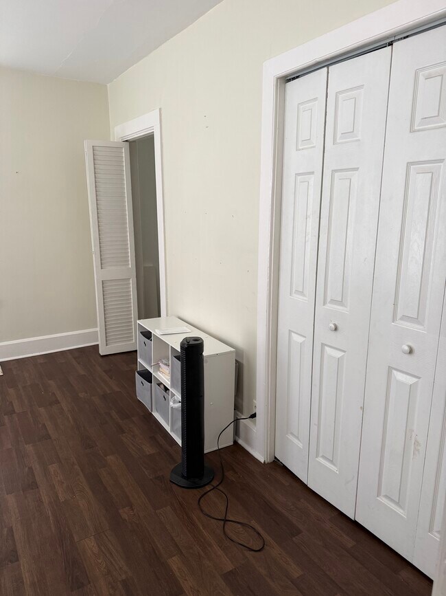 Dormitorio - 127 N 6th St