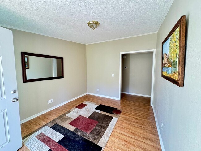 Foto del edificio - FULLY FURNISHED, ALL INCLUSIVE, LAKE ACCESS BEAUTY FOR RENT