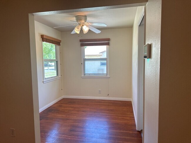 Building Photo - Charming Riverside Home with 3 Beds, 2 Bat...
