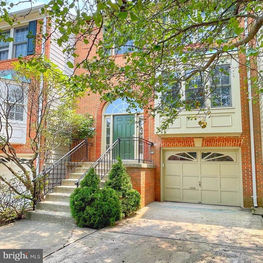 2113 Bobbyber Dr, Vienna, VA 22182 Townhome Rentals in Vienna VA