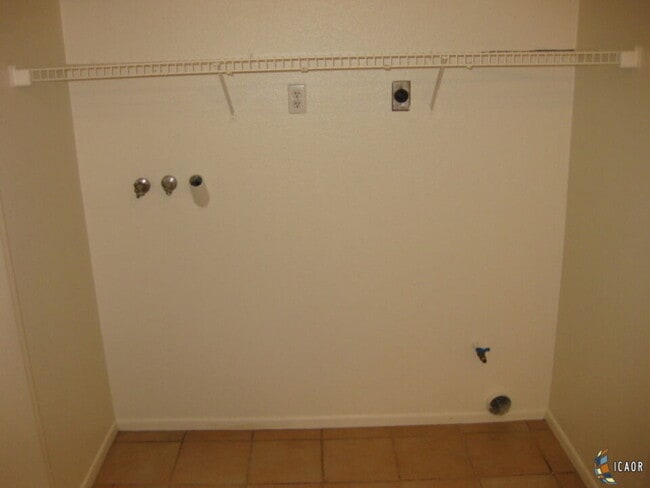 Building Photo - 1200 Rodeo Dr