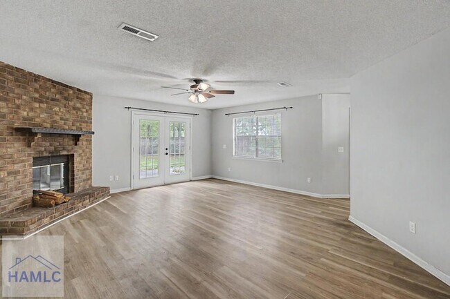 Foto del edificio - 21 Pinewood Ln