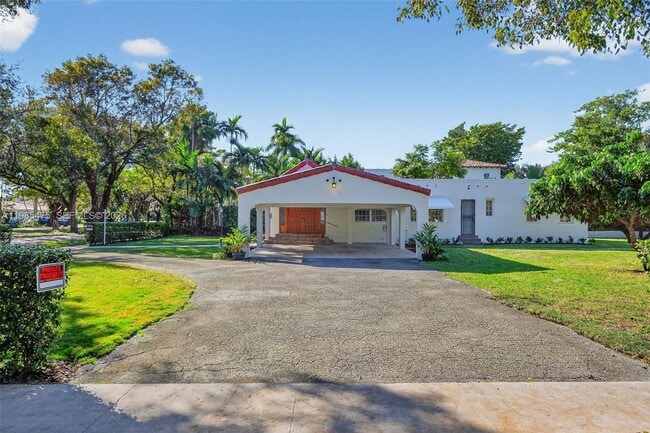 Foto del edificio - 1305 Alhambra Cir