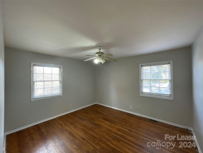 Building Photo - 2818 Ravencroft Dr