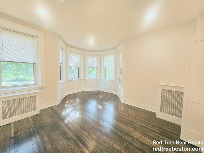 Building Photo - 207 Park Dr