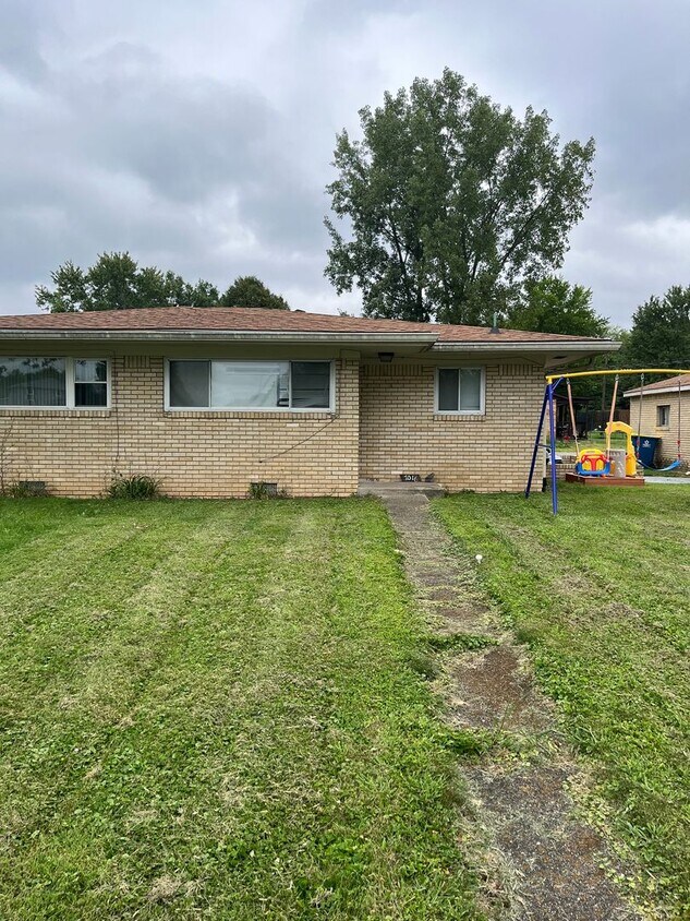 Primary Photo - 7014-7016 N Manor Dr