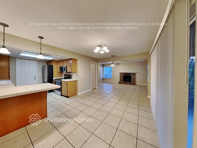 Foto del edificio - 622 Lake Dexter Cir