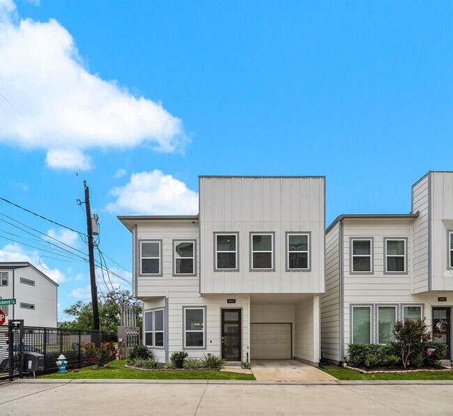 Foto del edificio - 9003 Lonestar Creekbend Ln