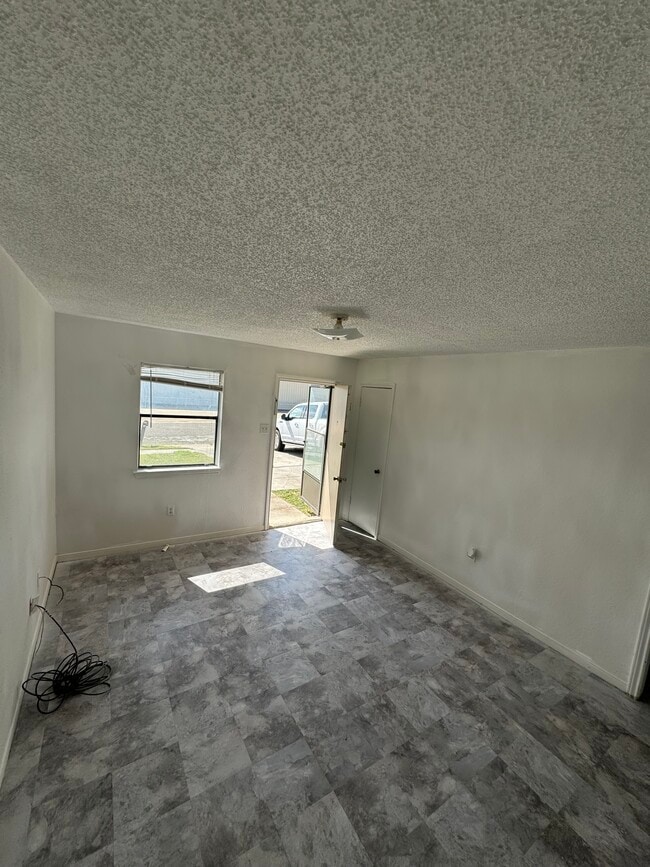 Building Photo - 807 N 3rd St