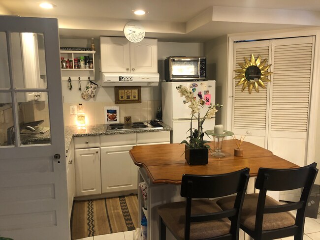 Foto del edificio - 3752 W St NW