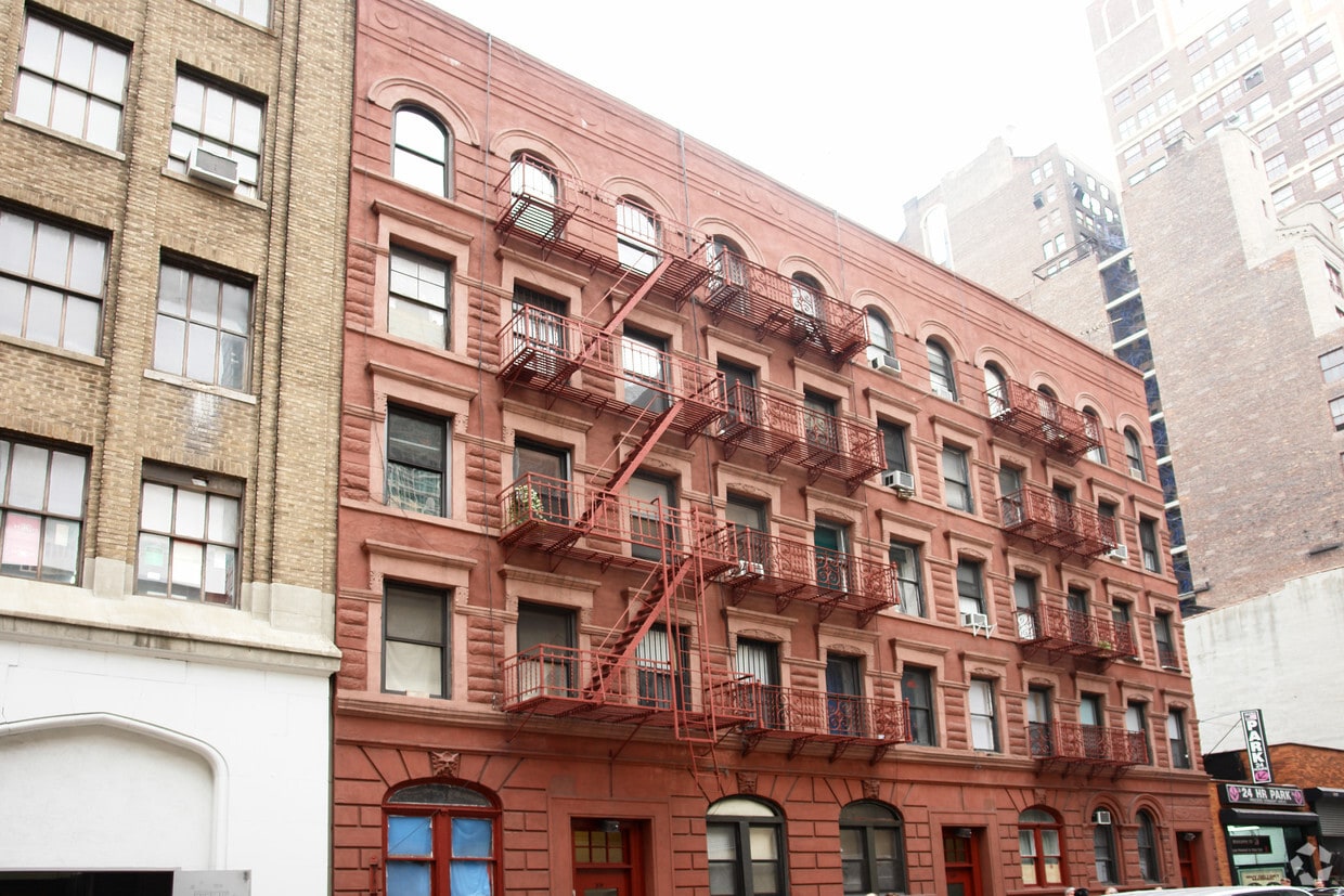 Primary Photo - 327-331 W 35th St