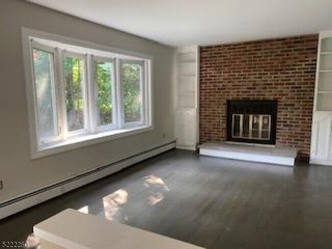 Building Photo - 46 Schoolhouse Rd