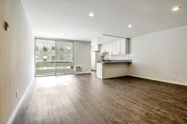 Building Photo - 360 S Kenmore Ave