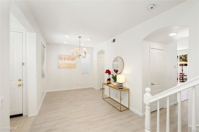 Building Photo - 3 br, 2.5 bath Condo - 201 Kensington Park...