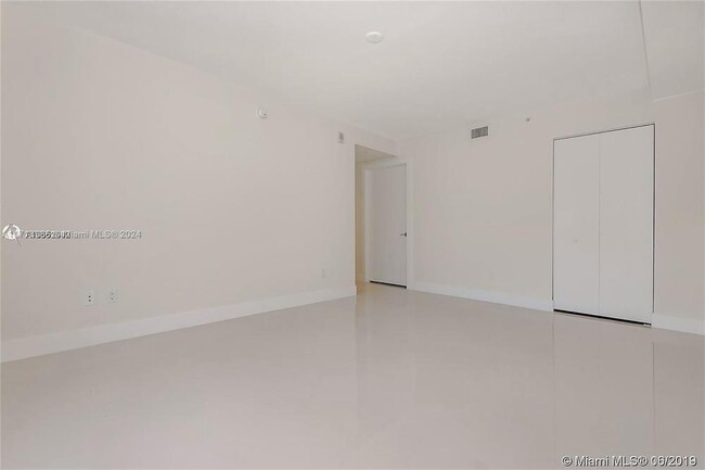 Building Photo - 3 bedroom in Aventura FL 33180