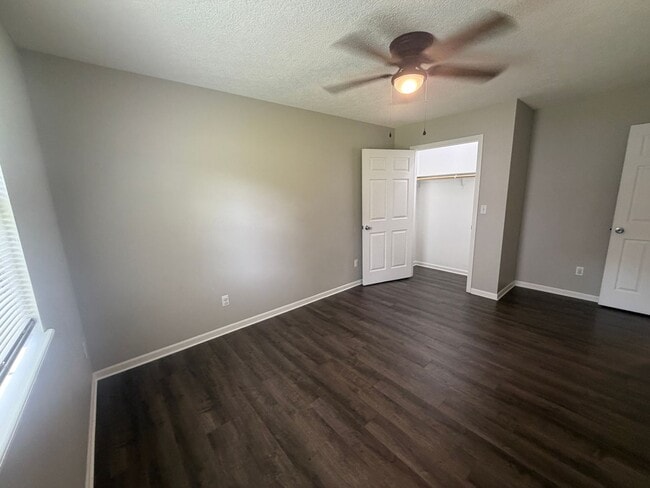 Building Photo - Large home close to post!