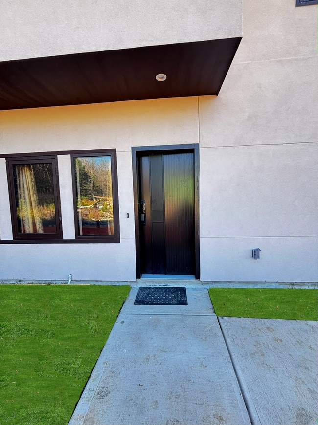 Building Photo - 751 Spire Bnd