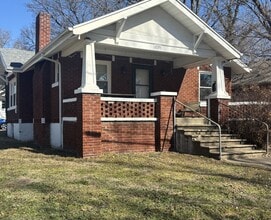 Building Photo - 1001 E Loren St