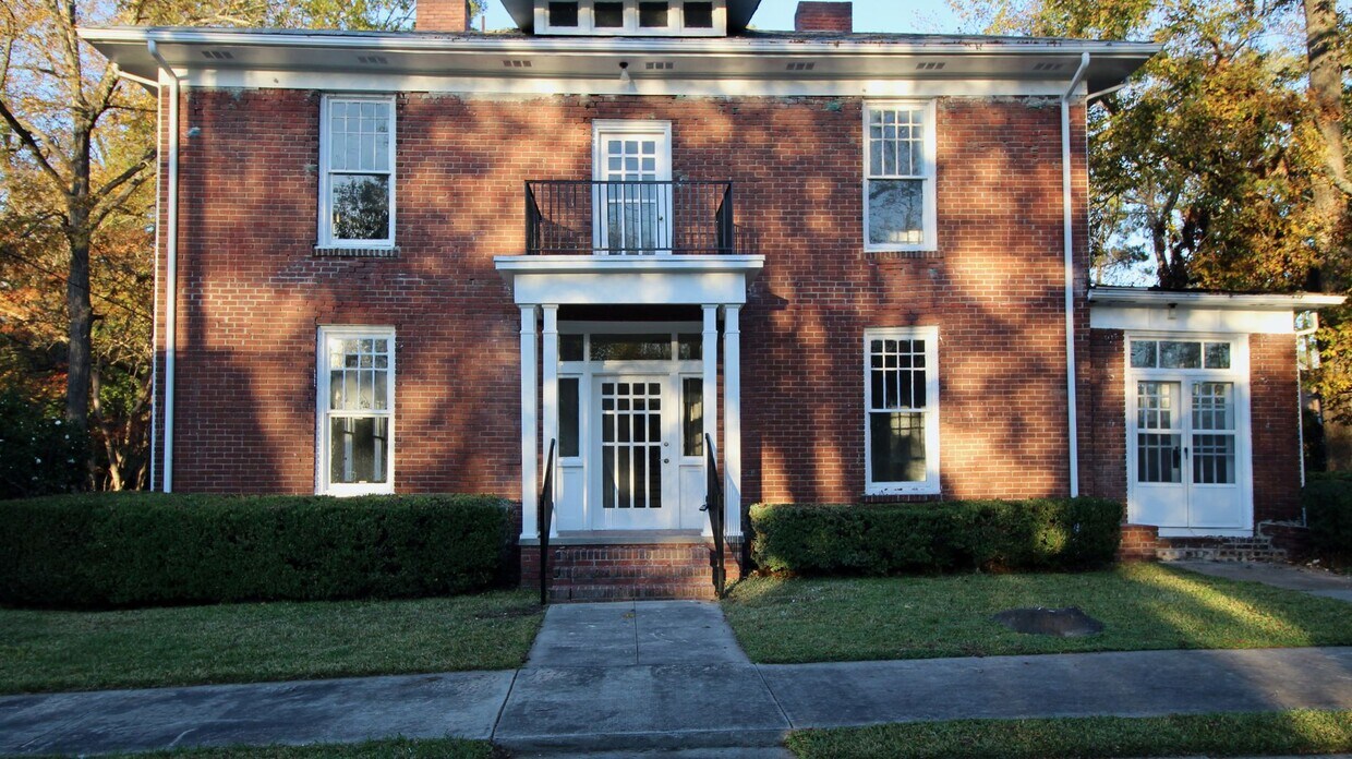 Foto principal - Exclusively Offered by Muse Realty Rentals...