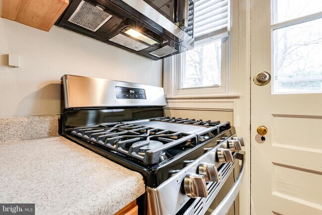 Foto del edificio - 5809 Mt Vernon Dr