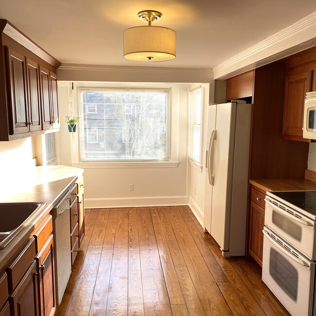 Breakfast nook in Kitchen - 48 S Main St