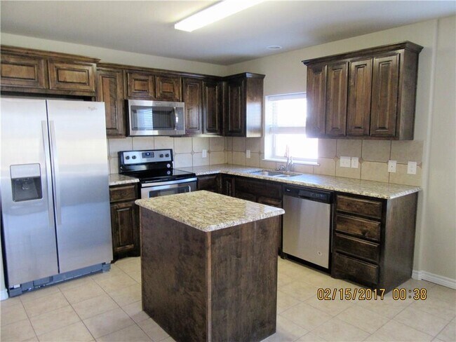 Foto del edificio - 1725 Fairway Dr