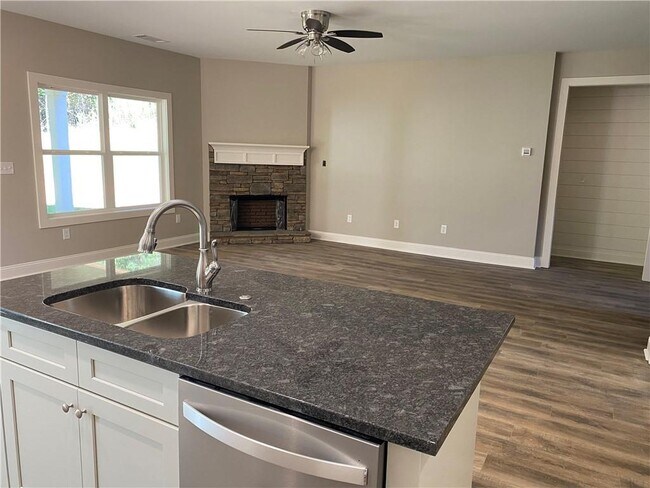 Foto del edificio - 782 Crooked Creek Dr