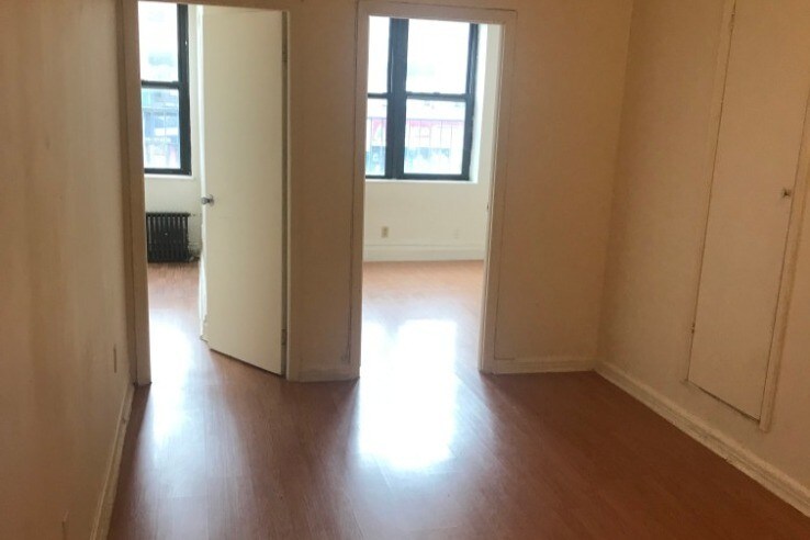 Foto principal - 5816 4th Ave