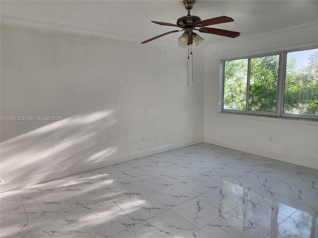 Foto del edificio - 14850 Naranja Lakes Blvd
