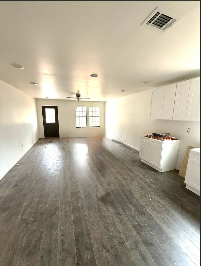 Foto del edificio - Dunlap Dr