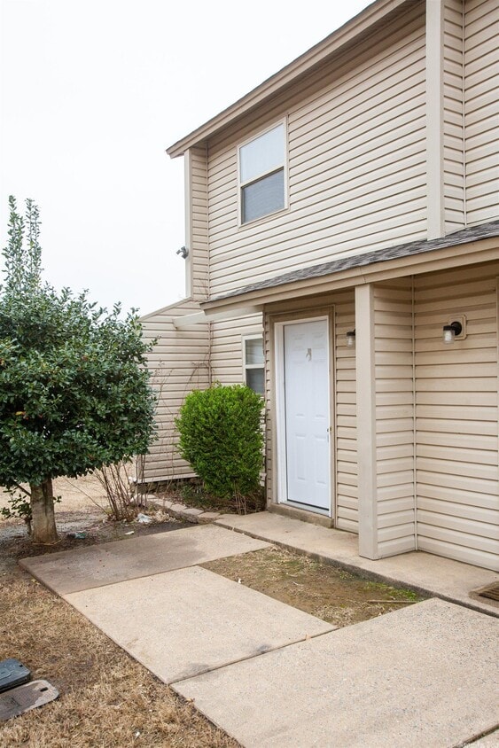 9 Edgehill Cove, Maumelle, AR 72113 Room for Rent in Maumelle, AR