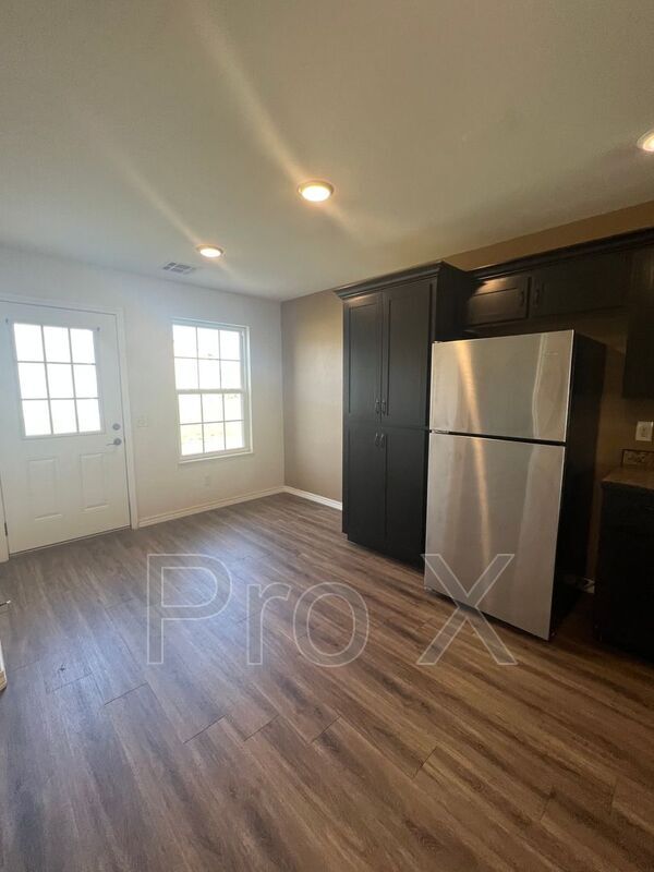 Foto del edificio - 402 Carson Way