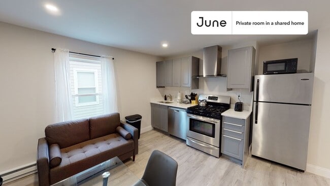 Building Photo - Private bedroom in 2 bed/1 bath Home