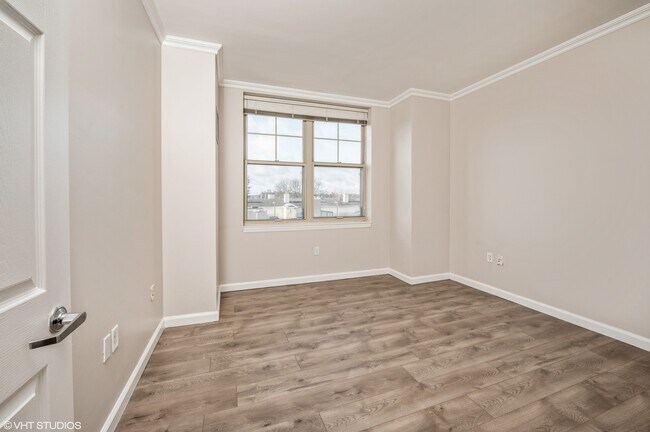 bedroom - 300 Mamaroneck Ave