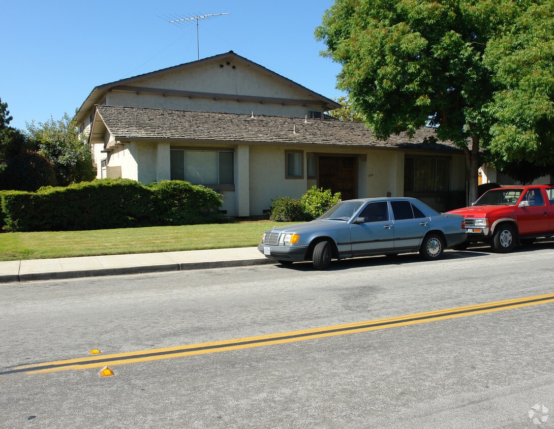 Building Photo - 956 Azure St