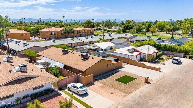 Foto del edificio - 4819 E Cambridge Ave