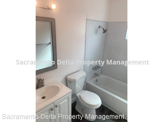 Building Photo - 3 br, 1 bath House - 9225 Castlemont Cir.