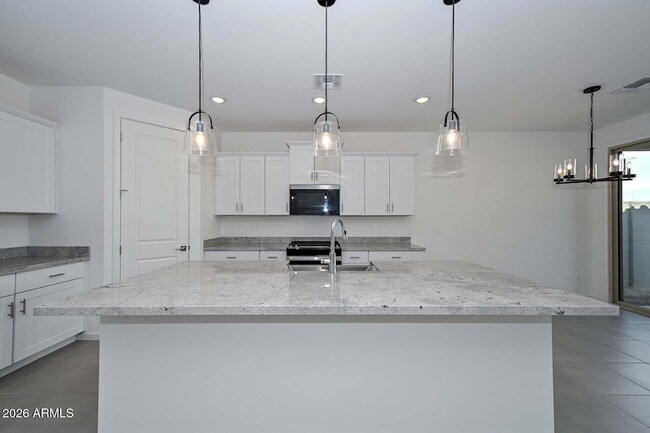 Foto del edificio - 16004 W Honeysuckle Dr