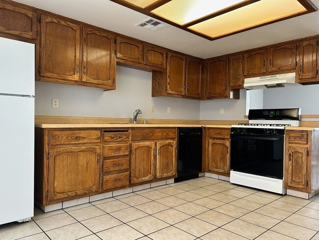 Foto del edificio - 933 W Atkins Ave