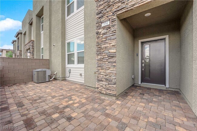 Foto del edificio - 334 Laurel Peak Dr