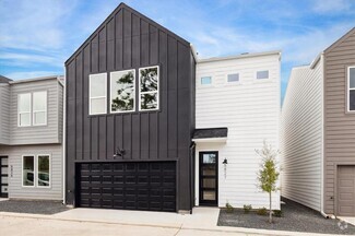 Building Photo - 5823 Mansfield St